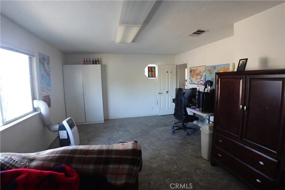 18296 Fairburn Hesperia, CA 92345