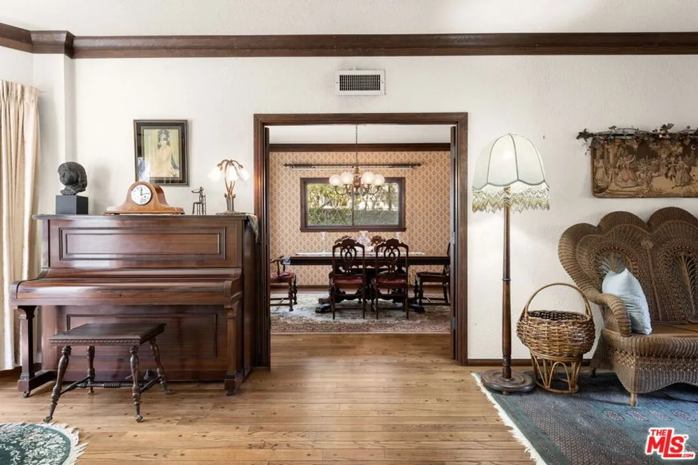 739 24th Street Santa Monica, CA 90402