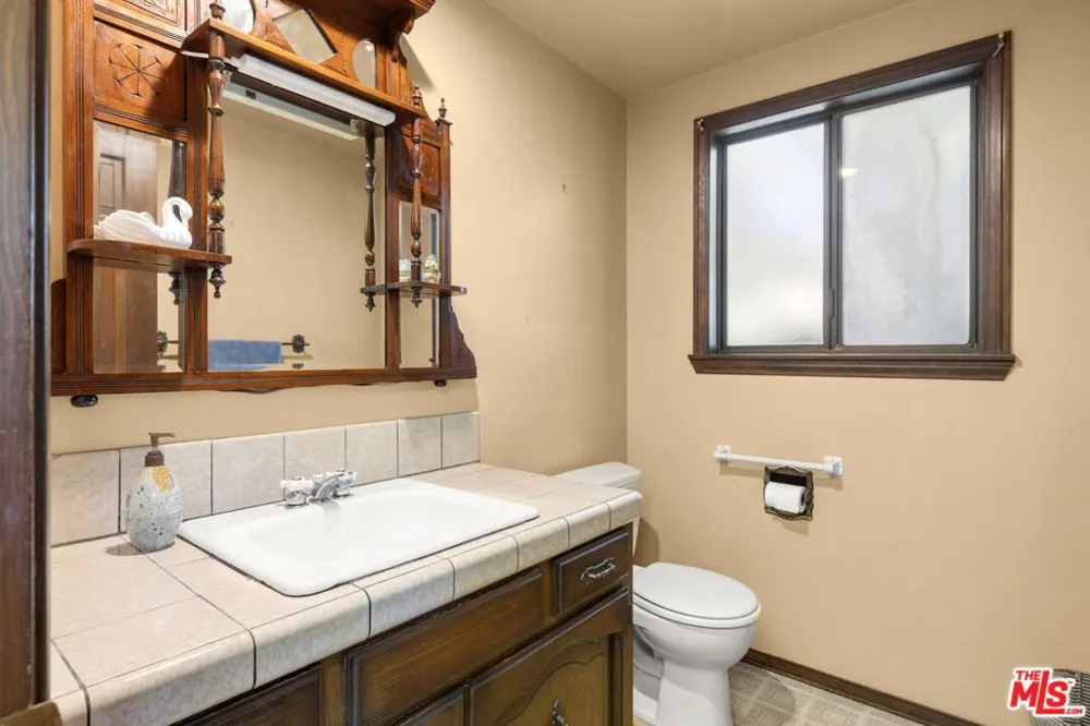739 24th Street Santa Monica, CA 90402