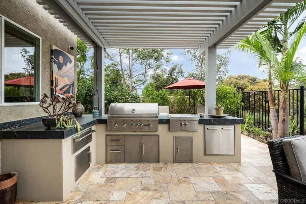 6302 Paseo Descanso Carlsbad, CA 92009