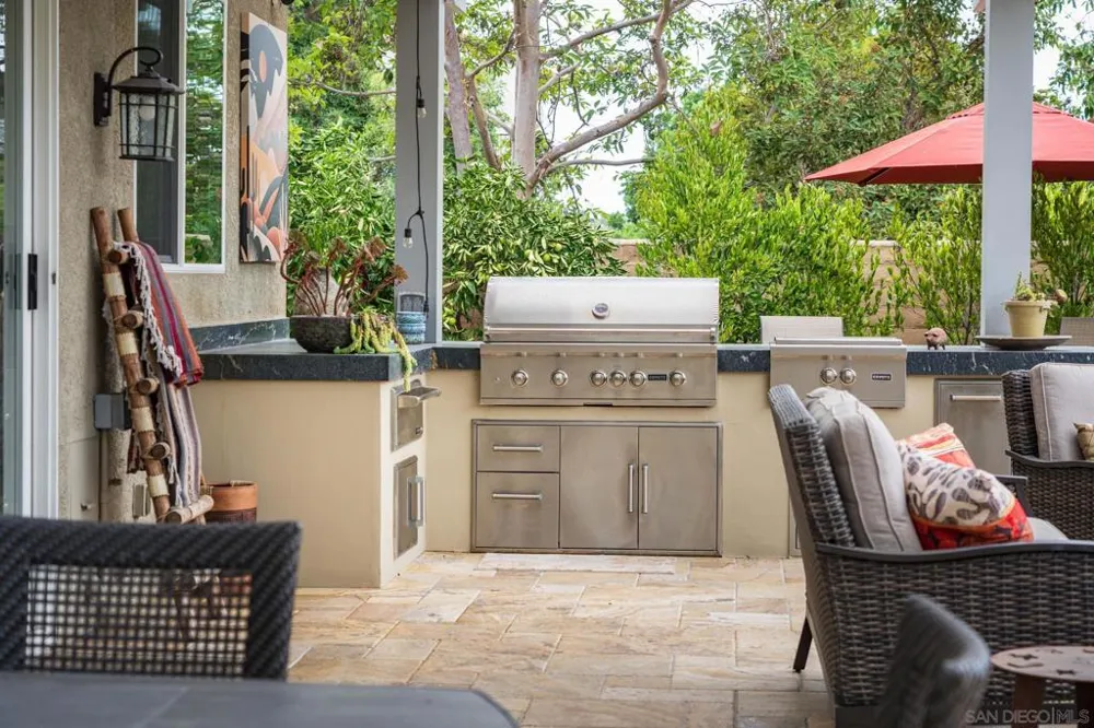 6302 Paseo Descanso Carlsbad, CA 92009
