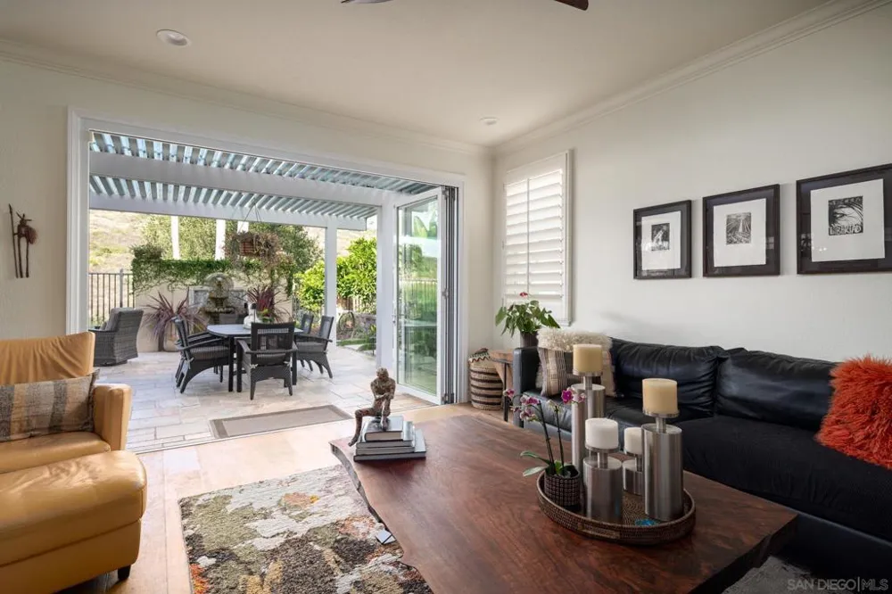 6302 Paseo Descanso Carlsbad, CA 92009