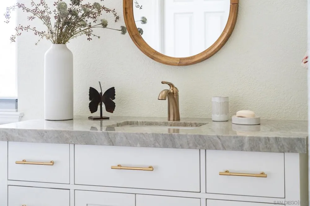 6302 Paseo Descanso Carlsbad, CA 92009
