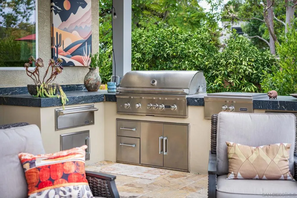 6302 Paseo Descanso Carlsbad, CA 92009