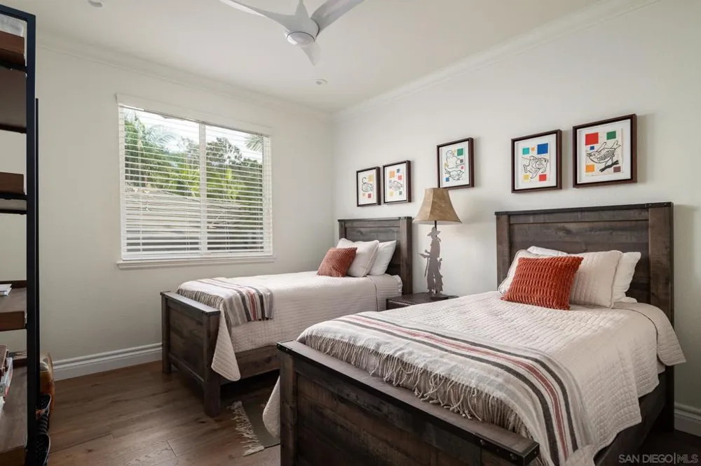 6302 Paseo Descanso Carlsbad, CA 92009