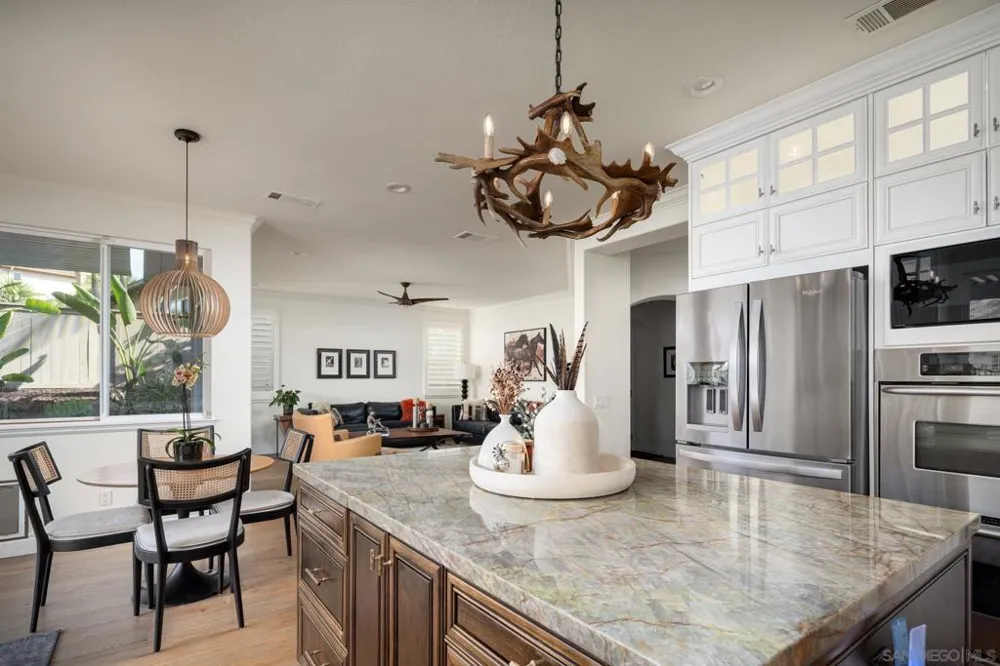 6302 Paseo Descanso Carlsbad, CA 92009
