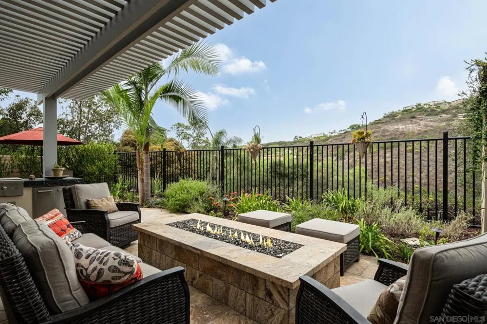 6302 Paseo Descanso Carlsbad, CA 92009
