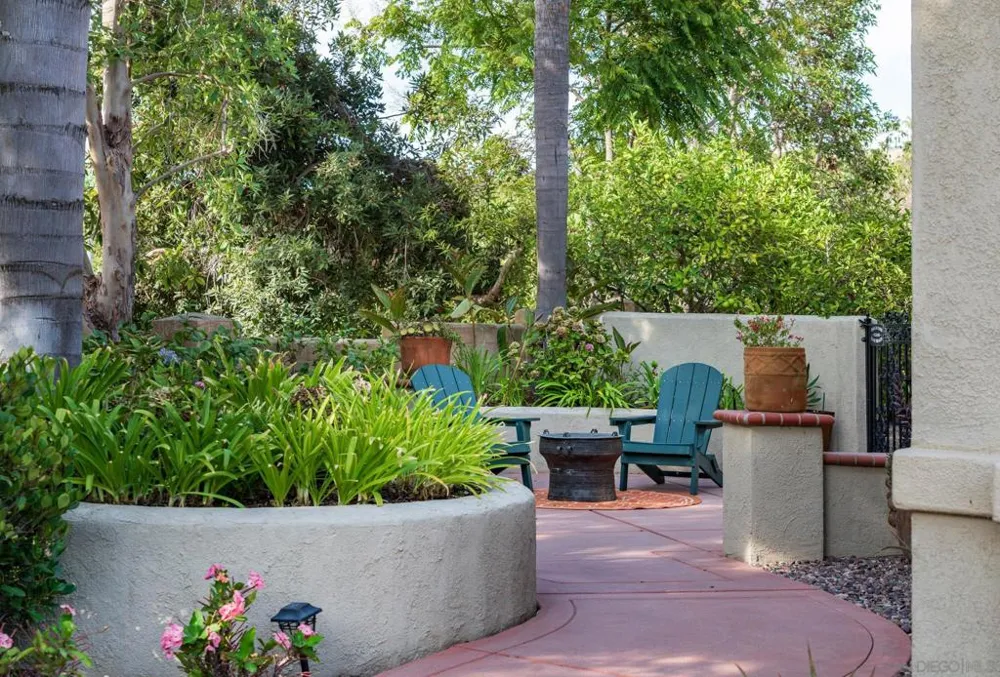 6302 Paseo Descanso Carlsbad, CA 92009