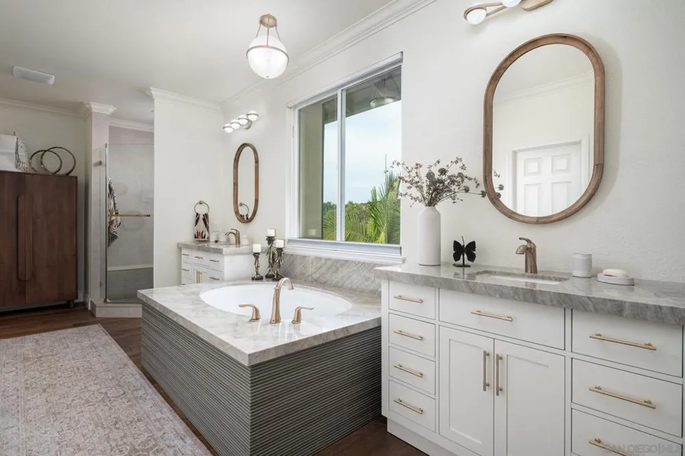 6302 Paseo Descanso Carlsbad, CA 92009