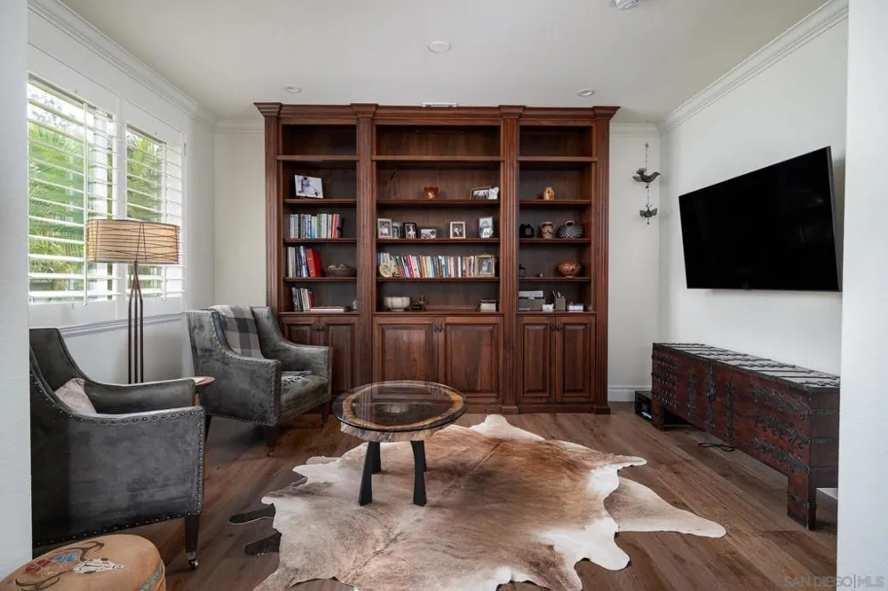 6302 Paseo Descanso Carlsbad, CA 92009