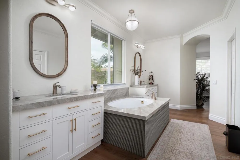 6302 Paseo Descanso Carlsbad, CA 92009