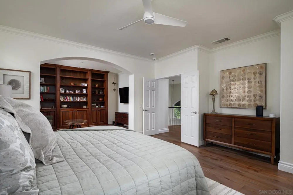 6302 Paseo Descanso Carlsbad, CA 92009