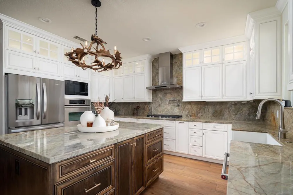 6302 Paseo Descanso Carlsbad, CA 92009