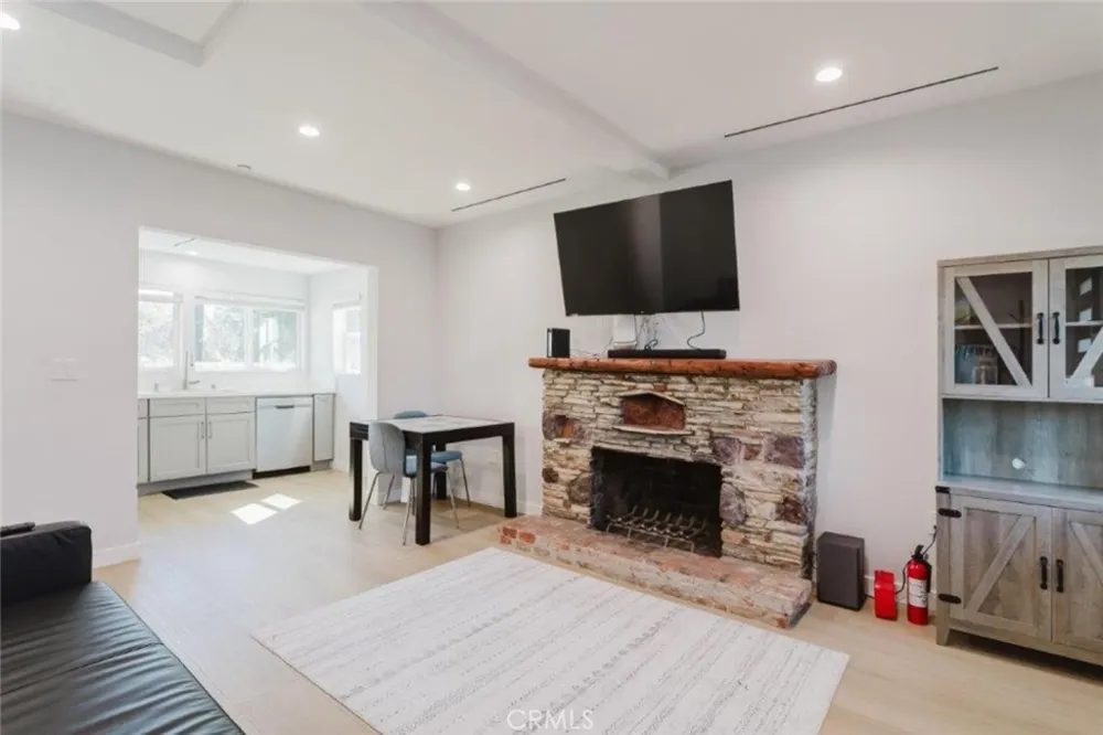 21461 Mayan Drive Chatsworth, CA 91311