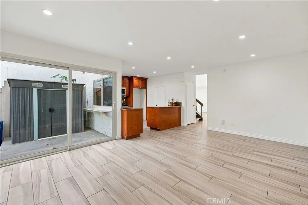10120 Larwin Avenue #3 Chatsworth, CA 91311