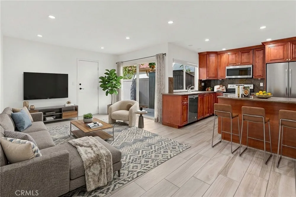 10120 Larwin Avenue #3 Chatsworth, CA 91311