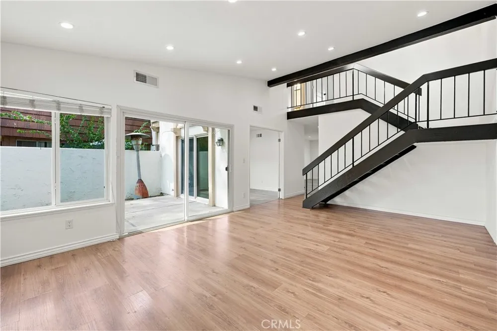 10120 Larwin Avenue #3 Chatsworth, CA 91311