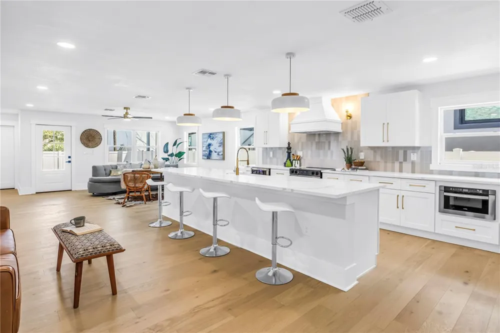 2325 4TH AVENUE S St Petersburg, FL 33712
