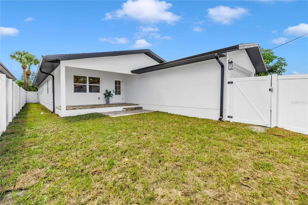 2325 4TH AVENUE S St Petersburg, FL 33712