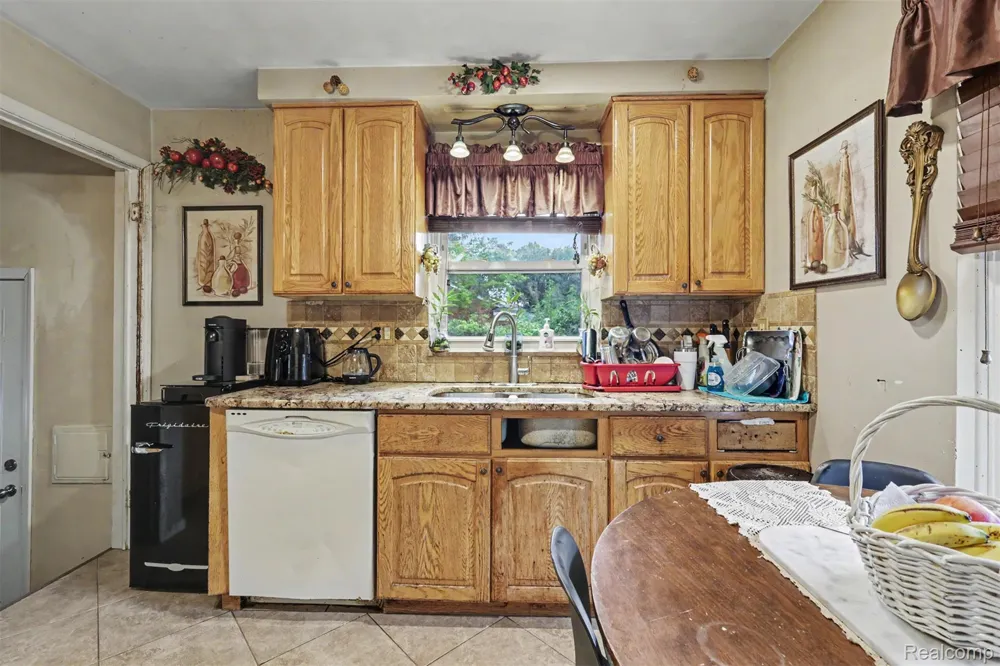 1772 Gulley Road Dearborn City, MI 48128