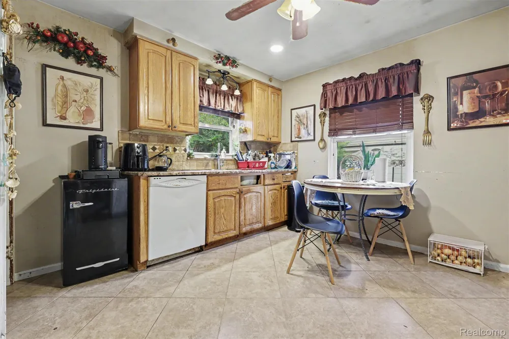 1772 Gulley Road Dearborn City, MI 48128