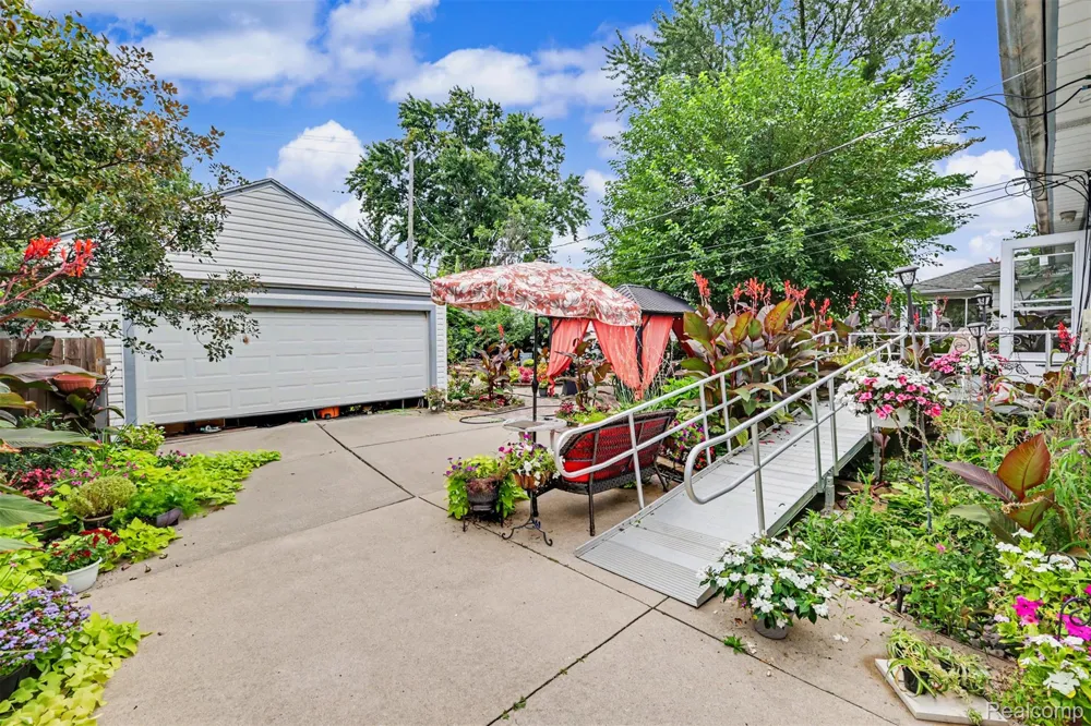 1772 Gulley Road Dearborn City, MI 48128