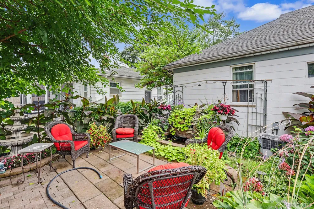 1772 Gulley Road Dearborn City, MI 48128