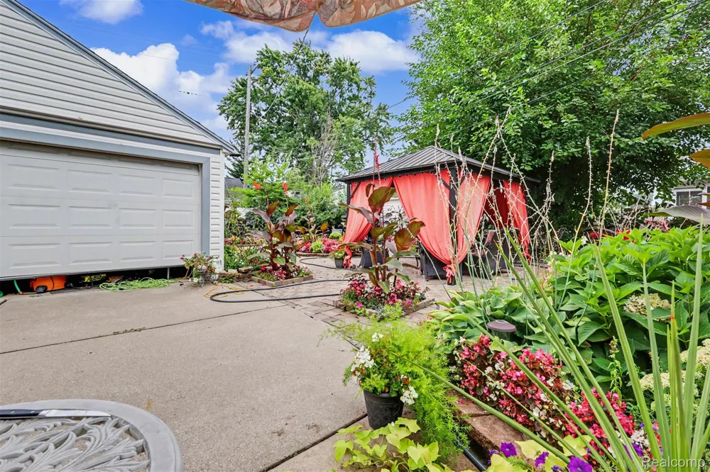 1772 Gulley Road Dearborn City, MI 48128