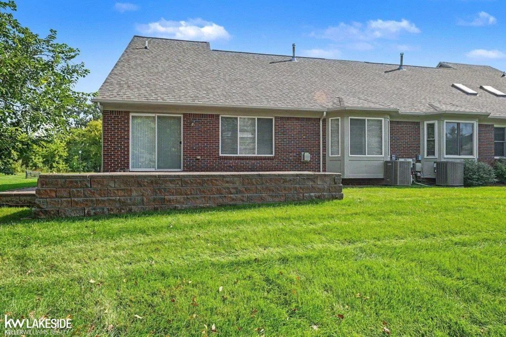 52843 Sable Drive Macomb Township, MI 48042