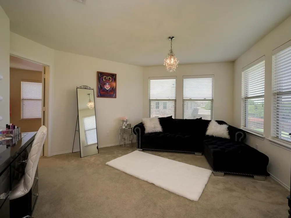 1304 Decatur Court Leander, TX 78641