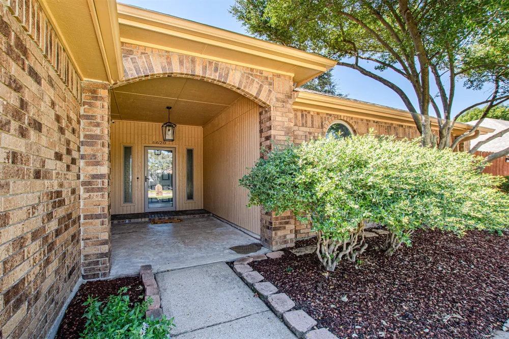 6620 Springhill Drive Watauga, TX 76148