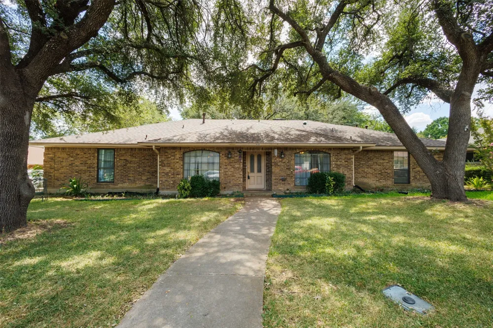 1426 Marlene Place DeSoto, TX 75115