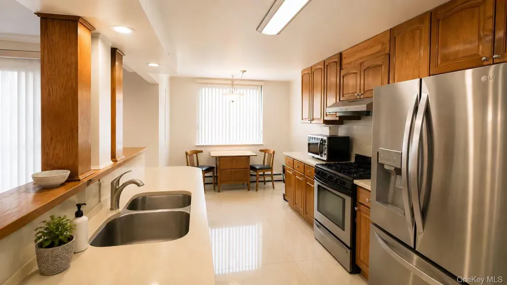 14477 Roosevelt Avenue #8G Flushing, NY 11354