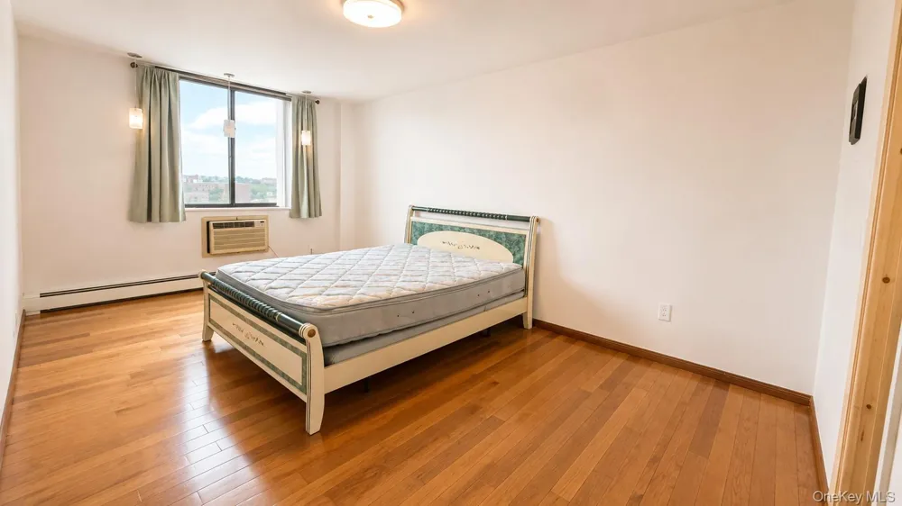 14477 Roosevelt Avenue #8G Flushing, NY 11354