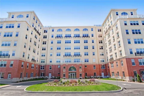 10 Byron Place #216