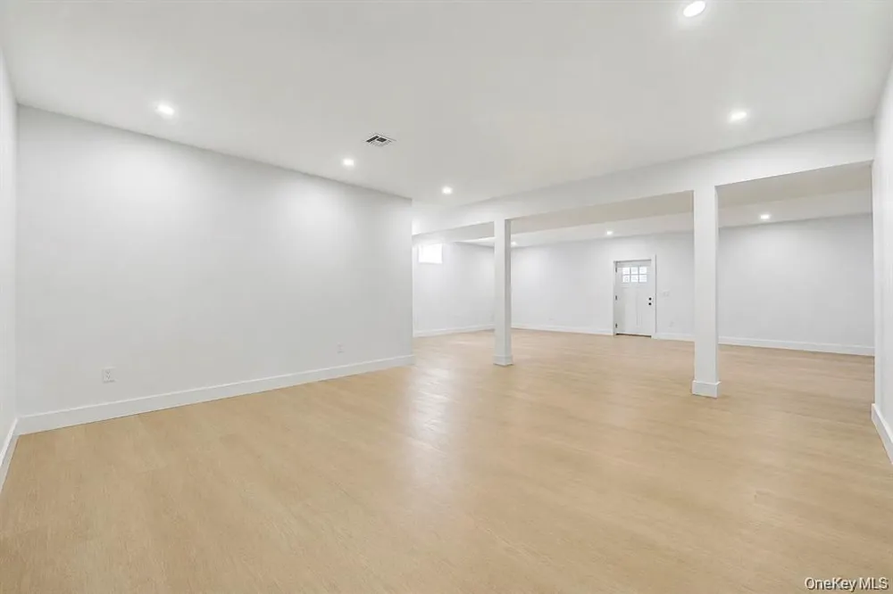 19 coachman Lane Levittown, NY 11756
