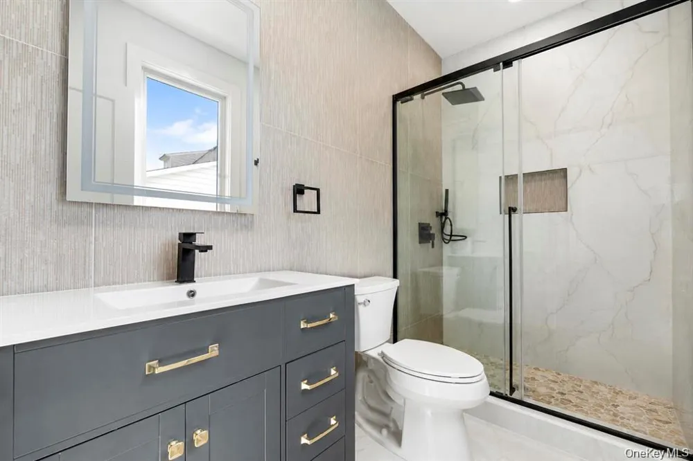 19 coachman Lane Levittown, NY 11756