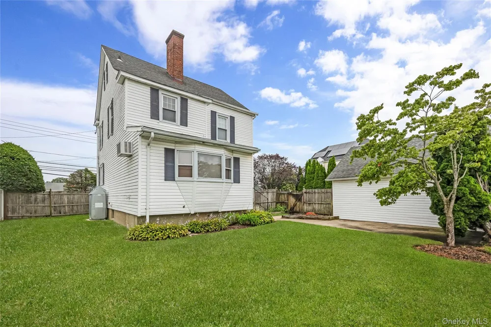 94 Fallwood Parkway Farmingdale, NY 11735