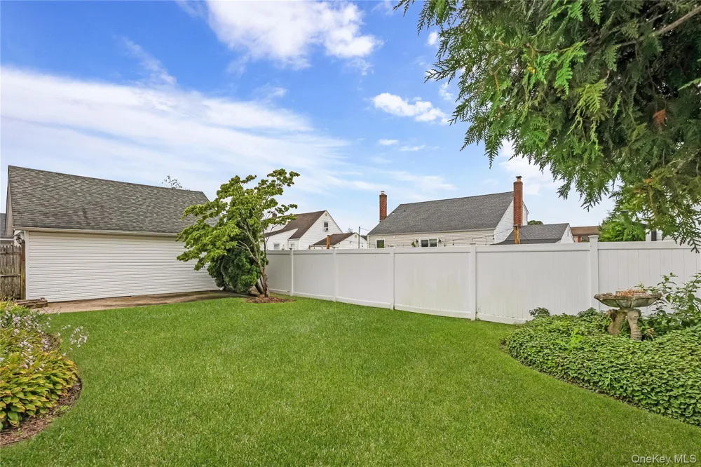 94 Fallwood Parkway Farmingdale, NY 11735