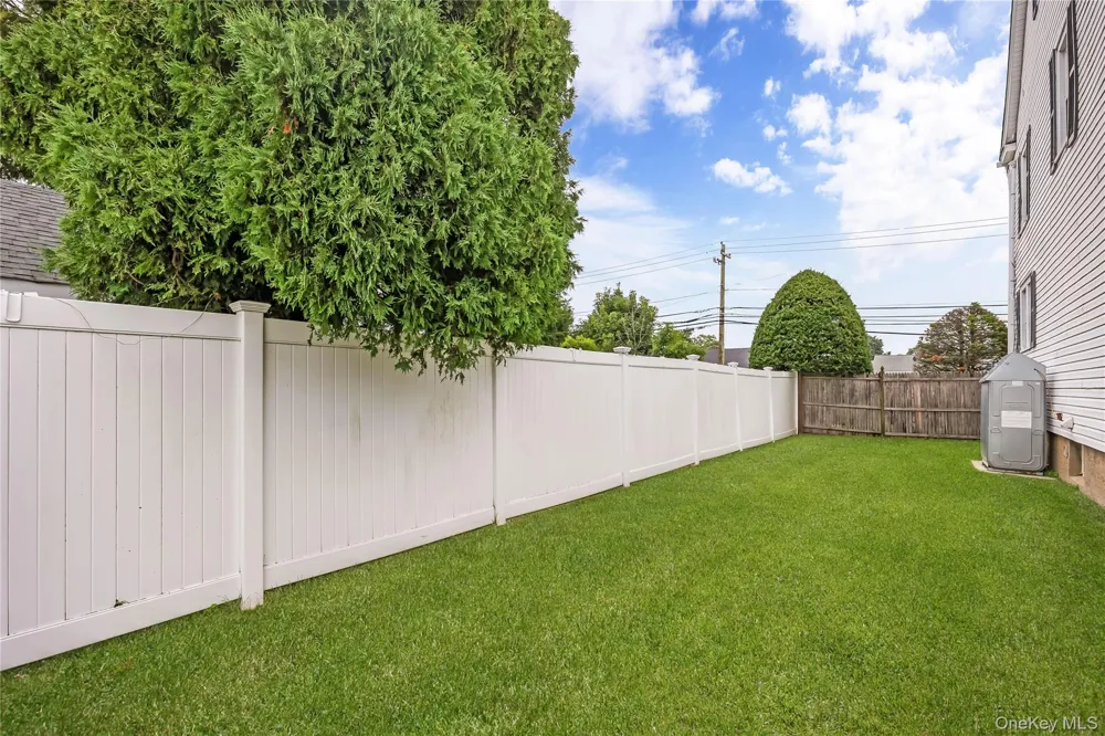 94 Fallwood Parkway Farmingdale, NY 11735