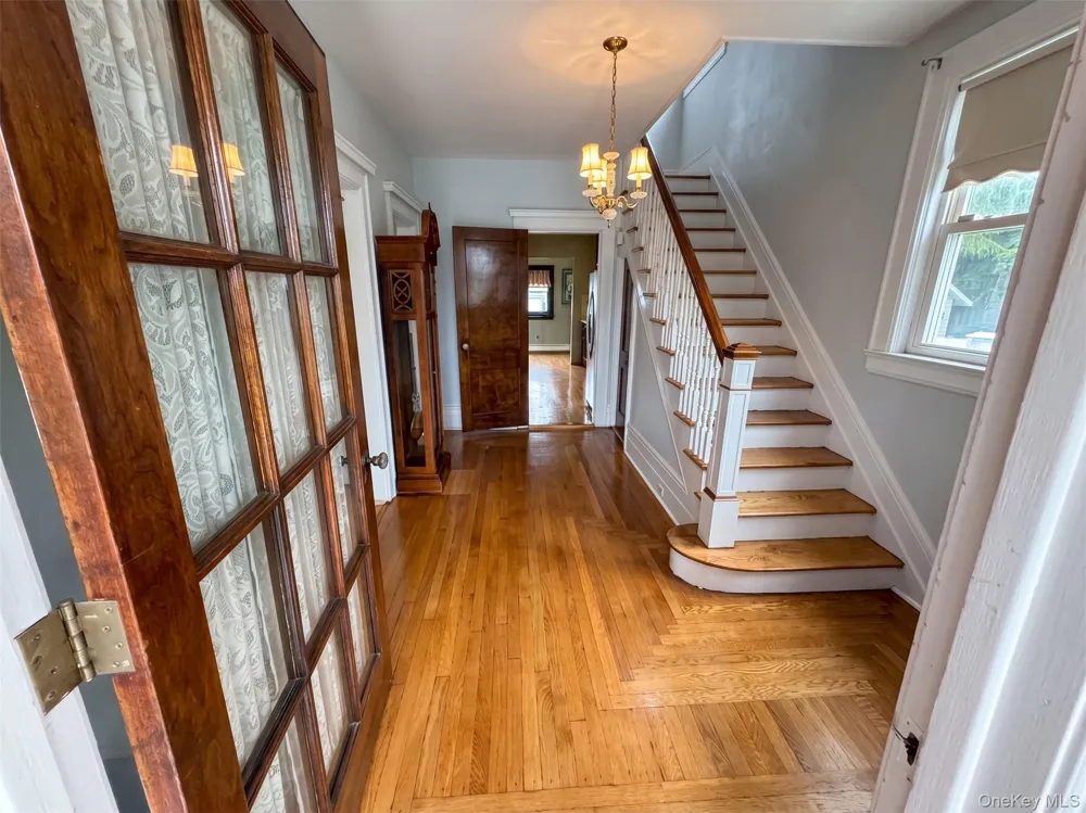 94 Fallwood Parkway Farmingdale, NY 11735
