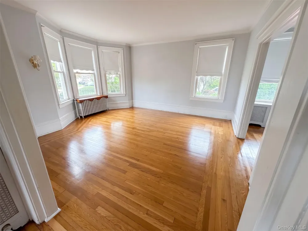 94 Fallwood Parkway Farmingdale, NY 11735