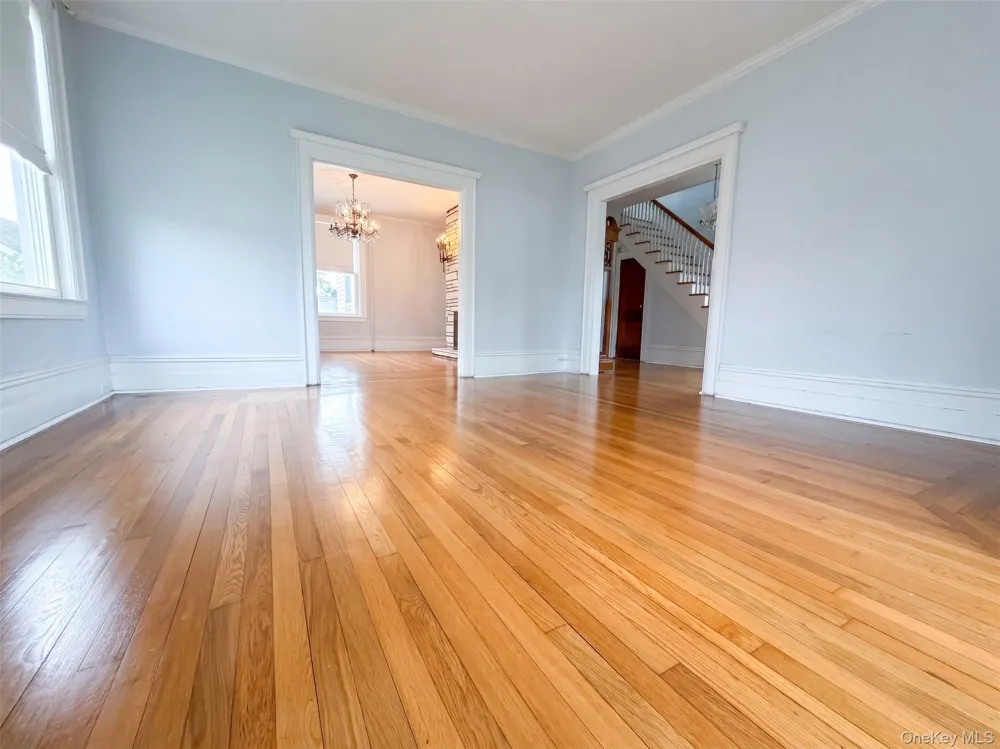94 Fallwood Parkway Farmingdale, NY 11735