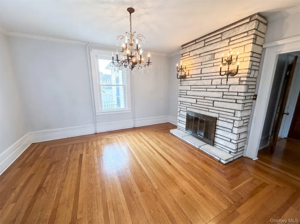 94 Fallwood Parkway Farmingdale, NY 11735