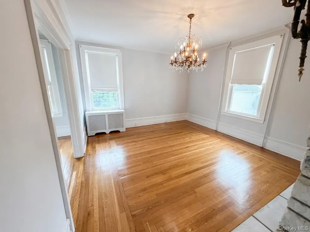 94 Fallwood Parkway Farmingdale, NY 11735