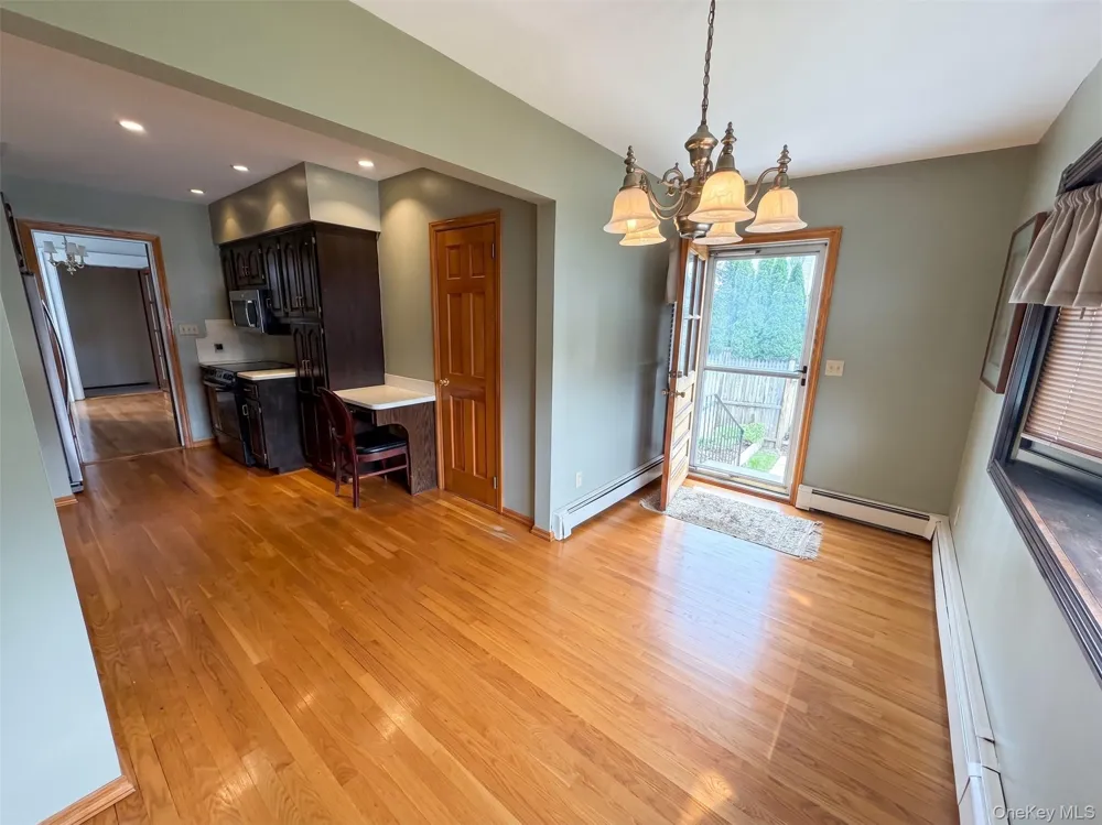 94 Fallwood Parkway Farmingdale, NY 11735