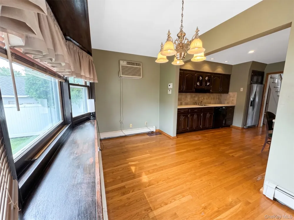 94 Fallwood Parkway Farmingdale, NY 11735
