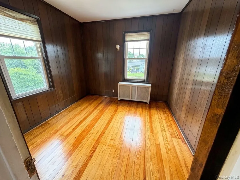 94 Fallwood Parkway Farmingdale, NY 11735