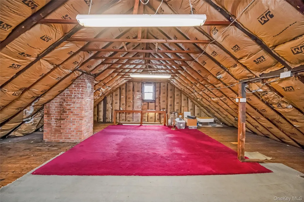 94 Fallwood Parkway Farmingdale, NY 11735
