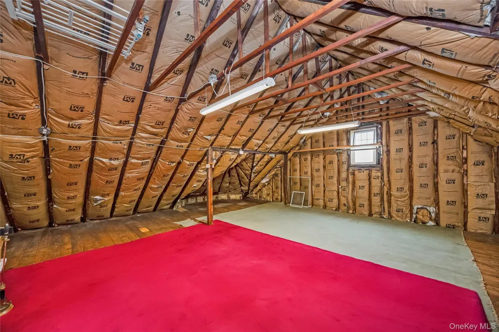 94 Fallwood Parkway Farmingdale, NY 11735